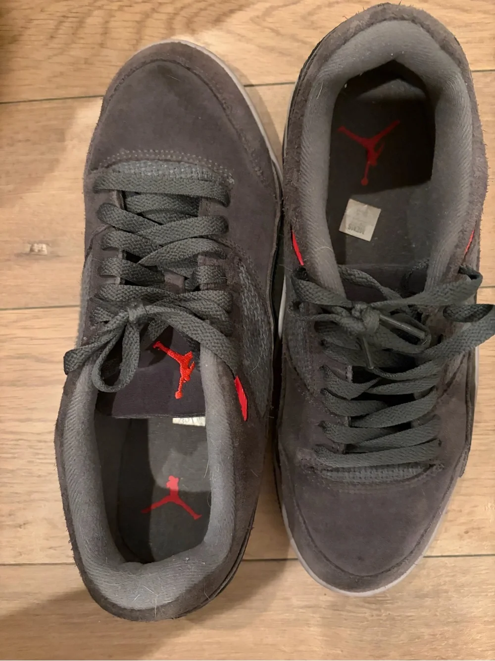 Jordan flight court Kids Gray Sneakers with Red Accents